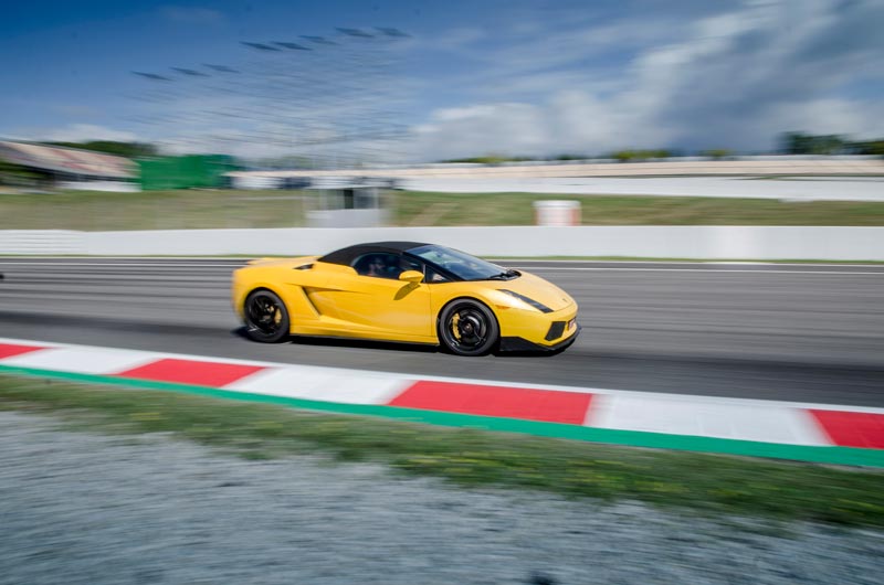 Conducir un Lamborghini Gallardo en circuito con LetsDriving